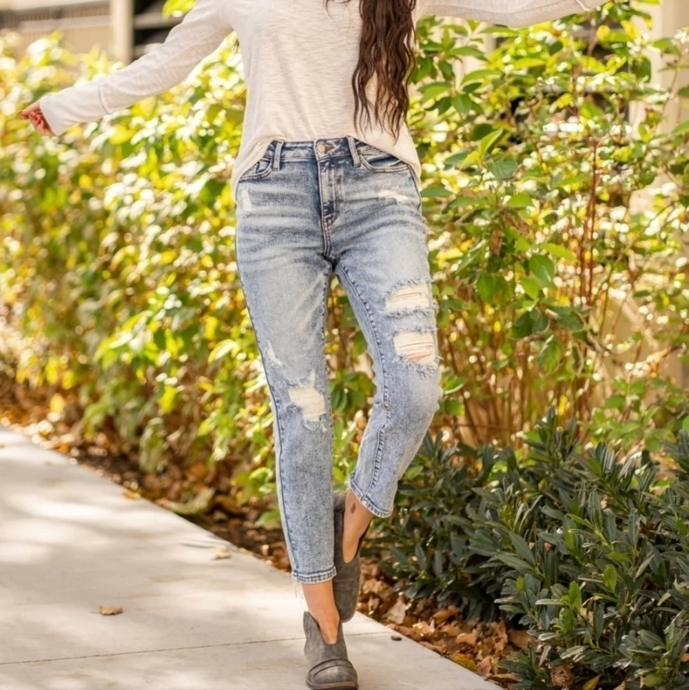Judy Blue Acid Wash High Rise Boyfriend Fit Distressed Jeans 7/28